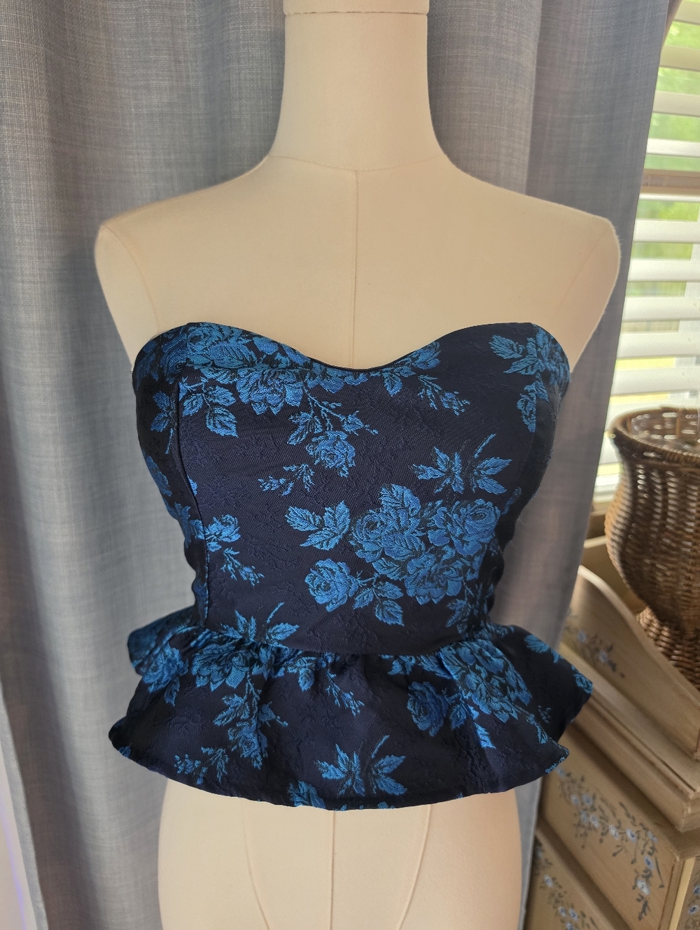 NWT Lulus Floral Jaquard Top